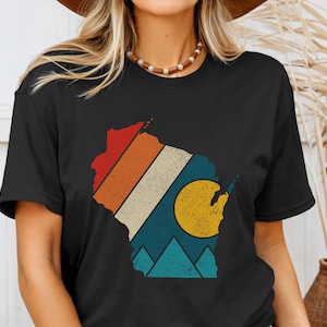 Wisconsin Shirt Vintage Retro Wisconsin The Badger State Tshirt Wisconsin State Map Pride Shirt Wisconsin Souvenirs Wisconsin Gifts T-Shirt