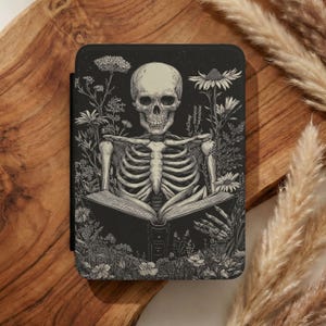 Skelett Buch Kindle Hülle Kunstleder Dark Academia Wildflower Gothic Bücherwurm Kindle Paperwhite Hülle