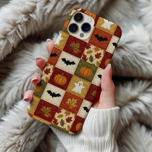 Rustikale Herbst-Patchwork-Handyhülle mit MagSafe-Bedruckung und Magnetverschluss für iPhone 14, 15, 16, 17 Pro Max und Galaxy S26 – Niedliches Geister-Kürbis-Quilt-Design