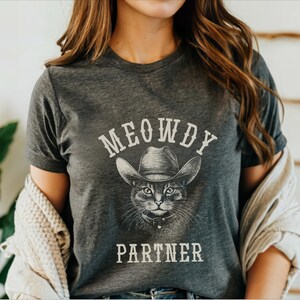 Meowdy Partner Shirt Cat Wearing Cowboy Hat Tshirt Funny Western Westernshirt Cowboy Cat Cowgirl Gift Idea T-Shirt
