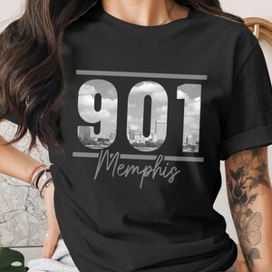 Maglietta con prefisso 901 di Memphis / Maglietta con lo skyline della città del Tennessee / Maglietta souvenir urbana per residenti e turisti / Regalo moderno per i tifosi di Memphis