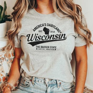 Wisconsin Shirt Vintage Retro Wisconsin The Badger State Tshirt Wisconsin Pride Shirt Wisconsin Souvenirs Wisconsin Gifts T-Shirt