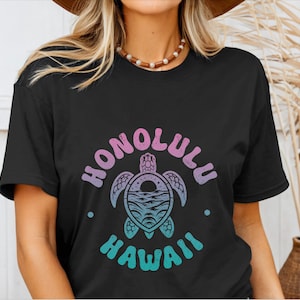 Honolulu Hawaii Shirt Sea Turtle Tshirt Surfer Gifts Retro Groovy Hawaiian Souvenir Surf Beach T-Shirt