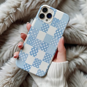 Funda para teléfono Mag Safe con diseño de patchwork azul para iPhone 14 15 16 17 Pro Max y Galaxy S26. Funda con estampado de cuadros vichy pastel y lunares.