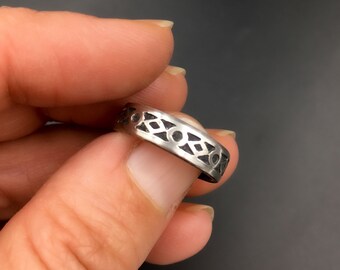 Size 5.5 Handmade 5mm Sterling Silver Gothic Patterned Ring Band