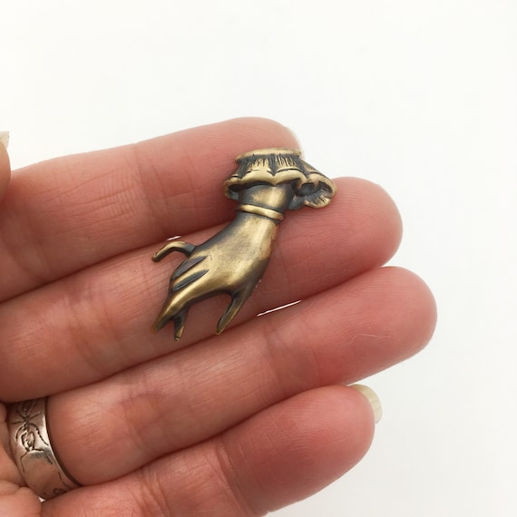 Victorian hand brooch deals