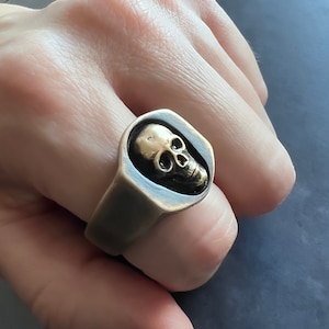 Skull Signet Ring – Chunky Bronze and Brass Ring – Gothic Skull Jewelry – Handmade Statement Ring – Unisex Signet – Bronze Skull Ring