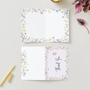 Carte de remerciement fleurs sauvages et papillons sur le thème de la fête ou de la douche, violet jaune blanc, conception de carte pliable 5 x 7, formatée en PDF imprimable