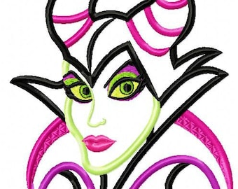 Op de afbeelding: Een zwart-witte lijntekening van een cartoonfiguur met groene ogen, roze lippen en paars en roze haar. Het figuur heeft hoorns en draagt een paarse en roze kraag. De tekst "Ugly Duckling Originals" staat onderaan de afbeelding.