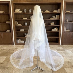 レースエッジのブライダルベール。エレガントな2Tブラッシャーウェディングベール。シャンティレースベール。ハンドメイドのソフトチュールドロップベール。コーム付きヴィンテージマンティラベール。