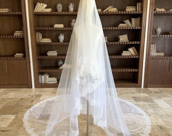 Lace Edge Bridal Veil. Elegant 2T Blusher Wedding Veil. Chantilly Lace Veil. Handmade Soft Tulle Drop Veil. Vintage Mantilla Veil with Comb.