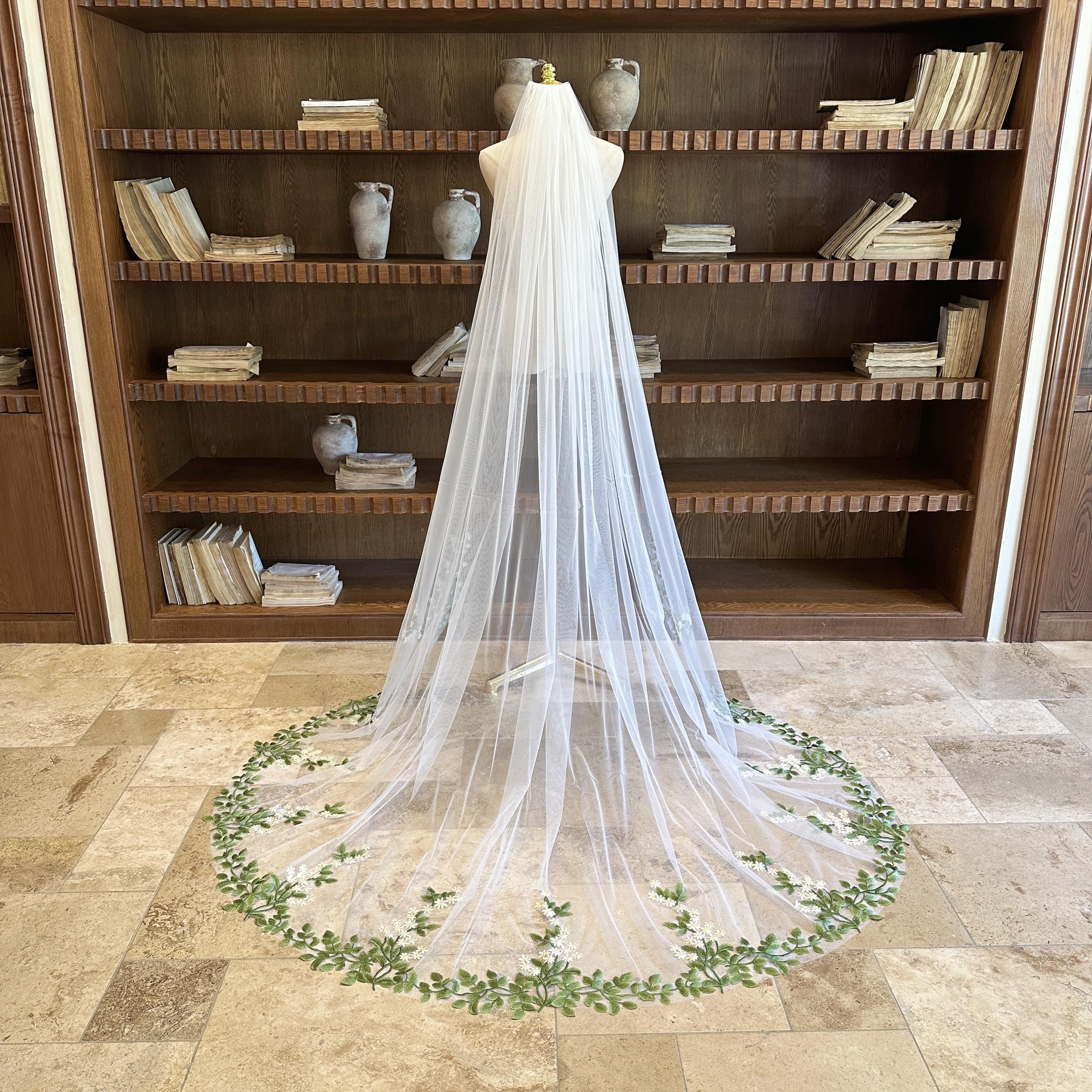 White custom Daisy floral edged bridal veil Wedding new 3D Romantic Blossom Flowers Bridal Veils 2.5 Meters Chapel  main image 3