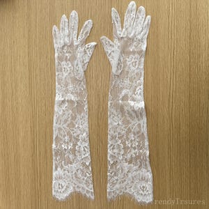 Vintage Vollfinger-Armstulpen für die Braut. Elegante Hochzeitshandschuhe für die Braut. Handgefertigte Spitze Hochzeitsaccessoires.