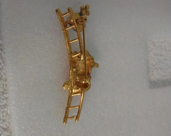 Disney 1990s Winnie the Pooh ladder brooch - image 2