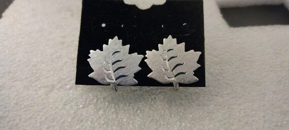 La Mode sterling silver maple leaf screwback earr… - image 1
