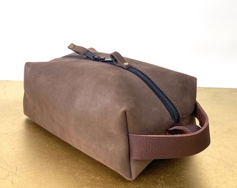 Dopp Kit Toiletry Bag in Brown Oiled Leather