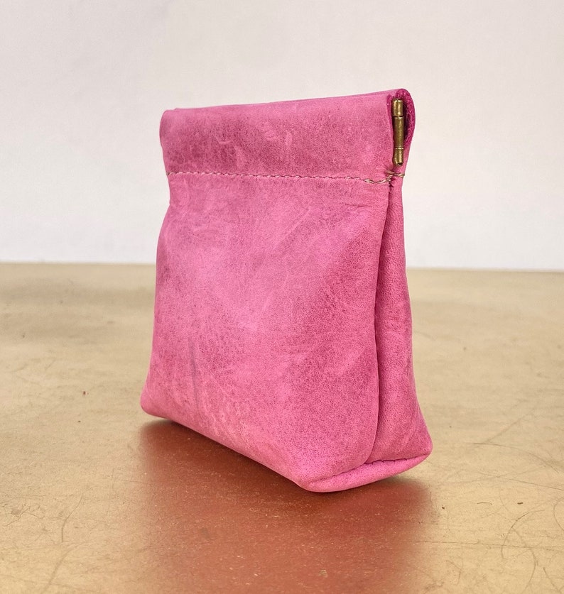 Coin Purse with Squeeze Frame in Pink Leather image 2