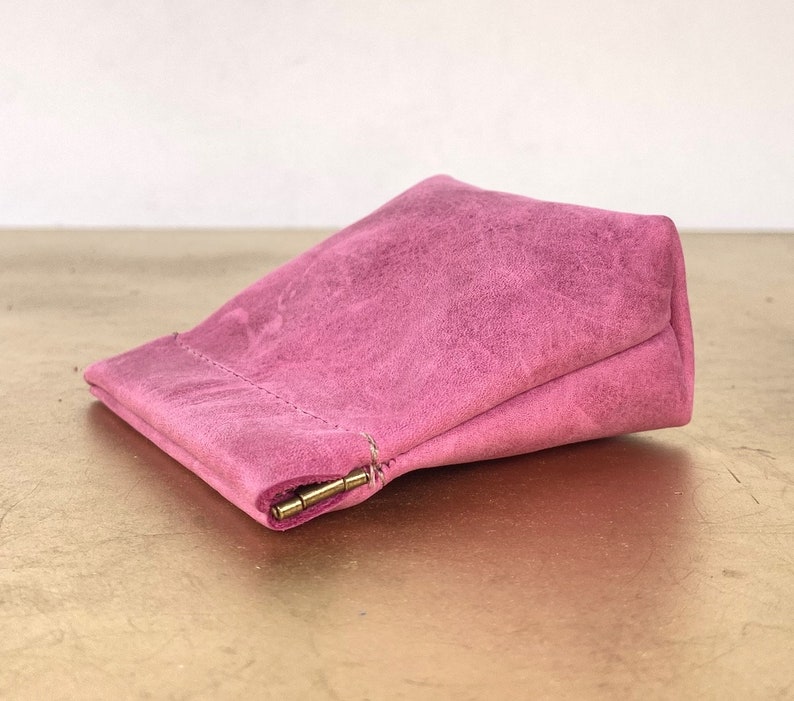 Coin Purse with Squeeze Frame in Pink Leather image 3