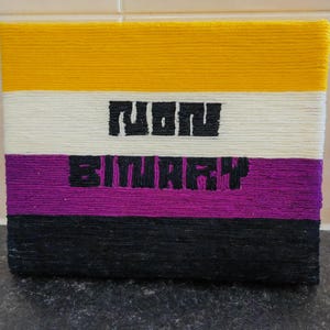 LGBTQ/Pride Feiern Non-Binary Yarn Art Gemälde, Größe 10x8