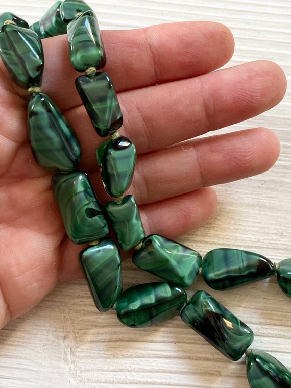 Vintage green striped satin glass necklace - image 5