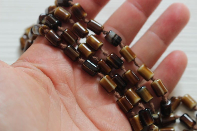 Vintage knotted mocha glass necklace