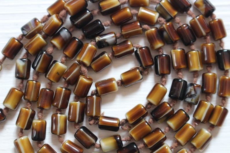 Vintage knotted mocha glass necklace