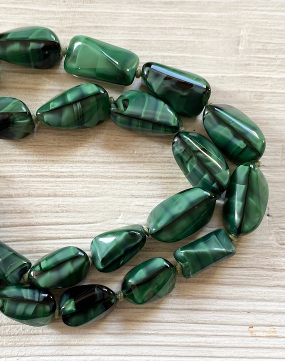 Vintage green striped satin glass necklace - image 2