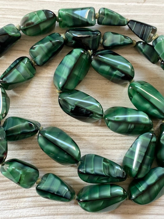 Vintage green striped satin glass necklace - image 4