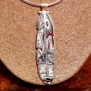 REVERSIBLE Fordite Inlay Feder Anhänger - Auswahl C (Fordite und Sterling Silber)