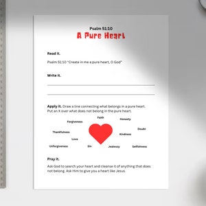Puede incluir: Una hoja de trabajo imprimible con un corazón rojo en el centro y una lista de palabras que lo rodean. Las palabras incluyen "perdón", "fe", "honestidad", "duda", "amabilidad", "agradecimiento", "amor", "imperdonable", "pecado", "celos", y "egoísmo". La hoja de trabajo se titula "Un corazón puro" e incluye el versículo bíblico "Salmo 51:10 "Crea en mí un corazón puro, oh Dios"".