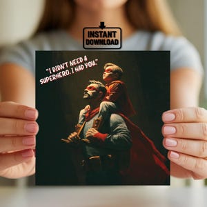 Lustige digitale Superhelden-Papa-Karte - Vatertags-Sofort-Download, quadratische druckbare Karte mit Umhang für Papa und Sohn