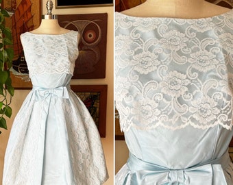 50s Vintage UNION MADE Light Blue Taffeta and White Floral Lace Fit and Flare Prom Dress Wedding Dress Bridesmaid Dress Pin Up Dress Size XS