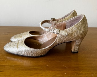 60s Vintage JACQUELINE Gold Brocade and Rhinestone Mary Jane Pumps, Size 6.5