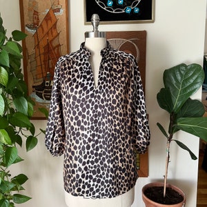 70s Vintage GRAND-J Leopard Print Split Neck Polyester Top Volup Plus Size 2X to 3X