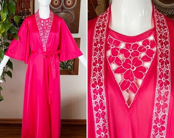 70s Vintage Raspberry Pink Floral Daisy Maxi Nightgown and Angel Sleeve Robe Size Medium