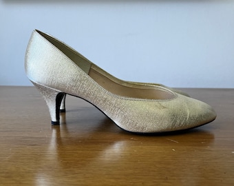 80s Vintage Special Occasions by Saugus Shoe Gold Shimmer Fabric Pumps Size 7.5