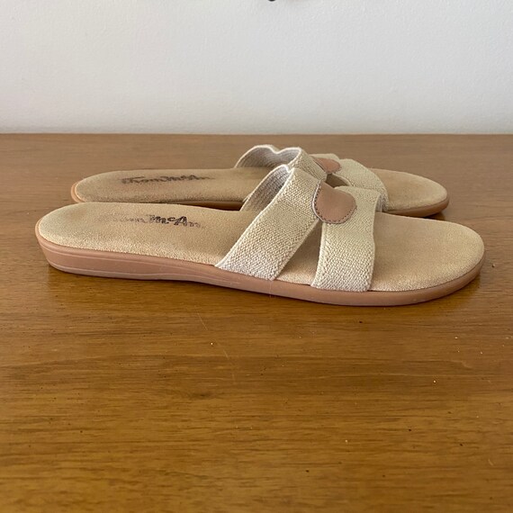 thom mcan flip flops