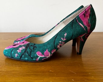 80s Vintage SIAM Leather Goods Green and Purple Floral Print Fabric Pumps Heels Size 7 Narrow