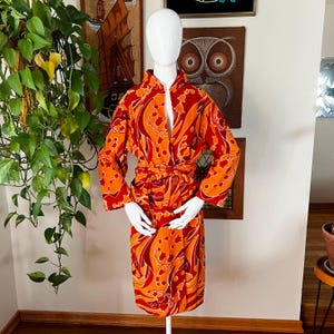 70s Vintage Orange and Rust Psychedelic Tulip Floral Velour Robe Up to Size Medium