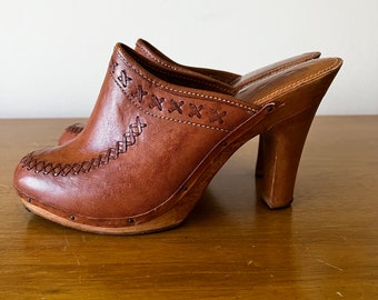 70s Vintage LATINAS Made in Brazil Brown Leather Chunky Wood High Heel Platform Mules Size 7 Narrow