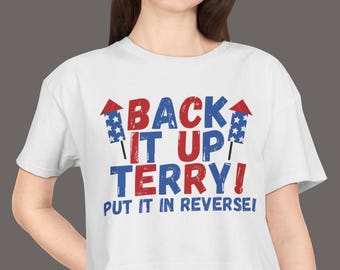Back It Up Terry Crop Top: Divertida camiseta con meme del 4 de julio