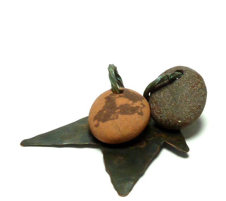 Drilled Beach Stone Charms Patina Copper Jump Rings Dangles River Rocks Lake Stones Pebbles Natural Supplies diy Jewelry Beads GET RUSTIC