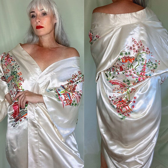 1940s  cream silk Chinese kimono robe vintage embr