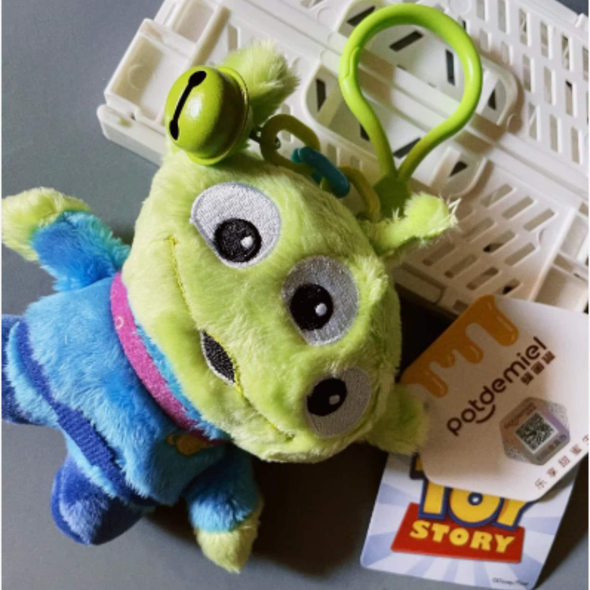 Eve UnderBlue くじ iconぬいぐるみ Alien Keychain, Plush Alien Toy Key Tag, Stuffed Alien