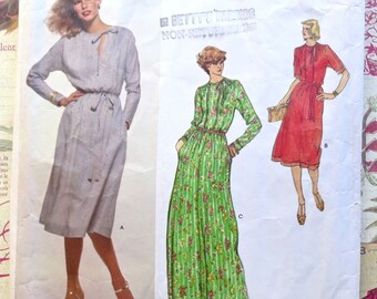 Vintage 1970s Teal Triana Dress Pattern in Two Lengths - Vogue 1705