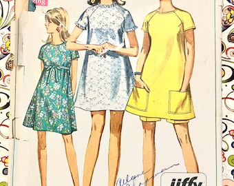Vintage 1960's Women's Dress and Shorts Sewing Pattern - Simplicity 7580 - Size 10 (Bust 32 1/2) - Cut Complete - Mini