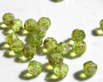 Beautiful Fresh Green 8mm Faceted Nugget Czech Glass Beads  25