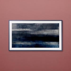 Humeurig indigo abstract frame tv-kunst, diep marineblauw en houtskool olieverfschilderij tv-behang, getextureerd decor stormhorizon, vintage jaren 1990 minimalistisch
