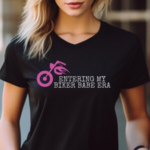 Biker Babe Era T-Shirt Women&#39;s Motorcycle Graphic Tee Minimalist Moto Shirt for Lady Riders Café Racer & Cruiser Enthusiast Gift for Her