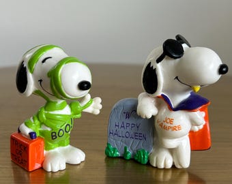 Vintage Peanuts Snoopy Halloween Doghouse Pumpkin Patch Display